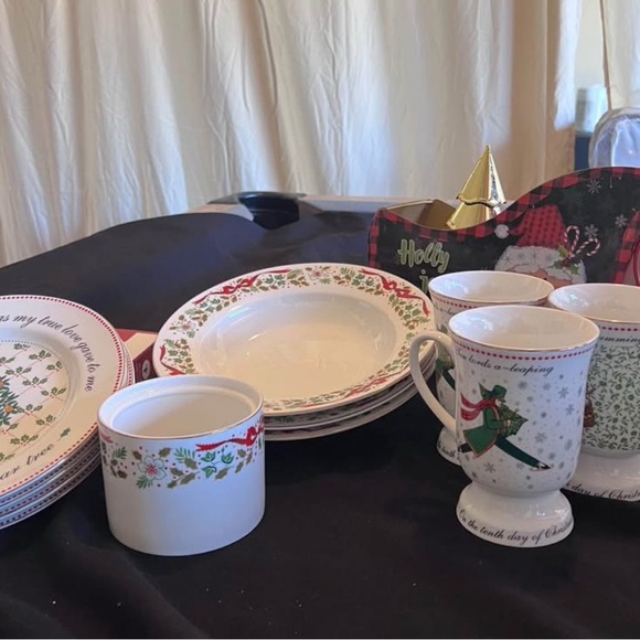 Festive Holiday Dinnerware Set - Picture 1 of 4